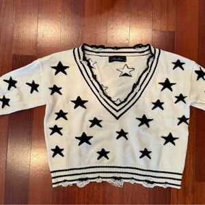 Star Pattern V-Neck Distressed Sweater
